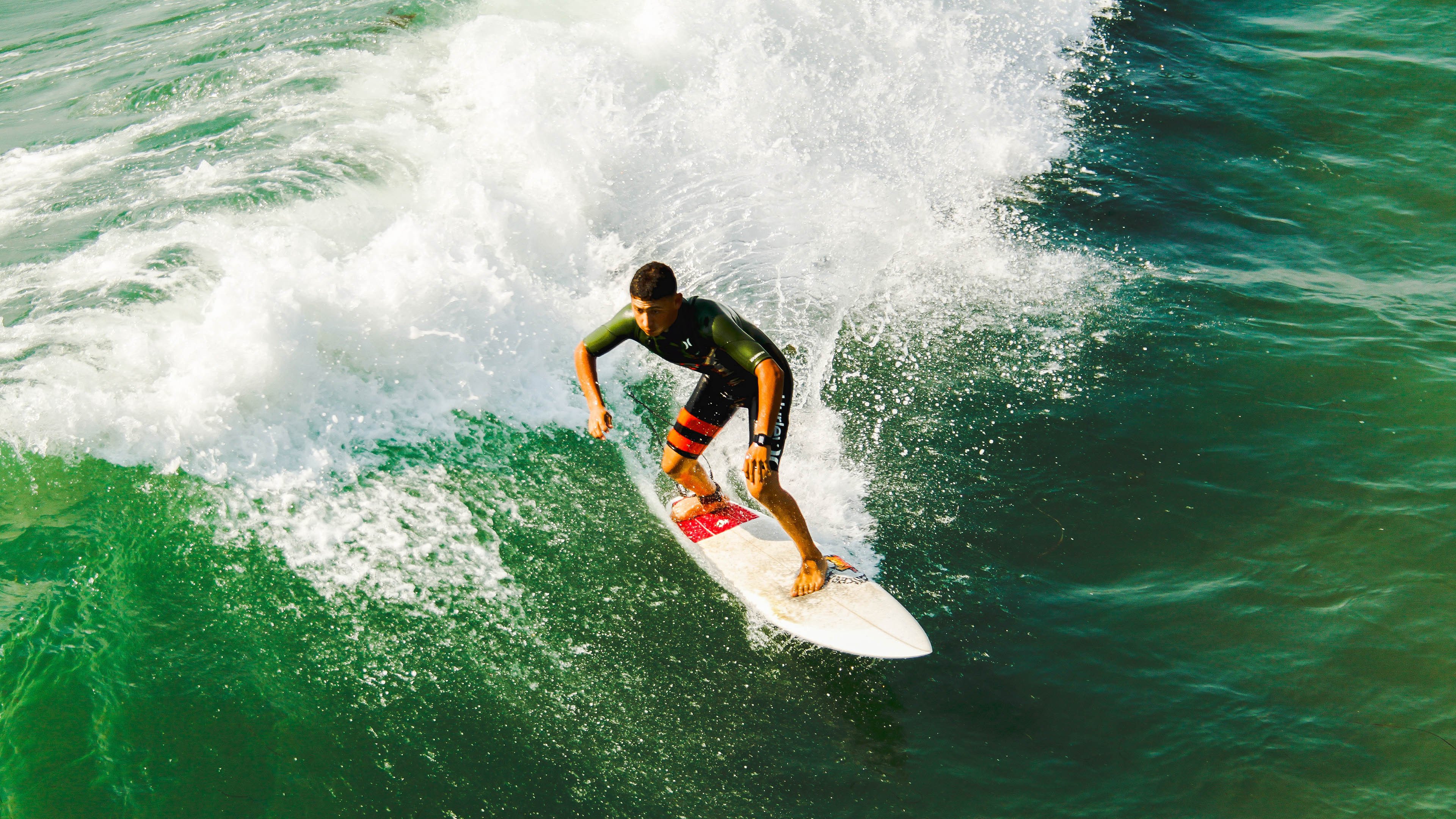 德甲争冠战焦点战,巴萨最后时刻击败尼斯,一场跨越时空的双线奇迹